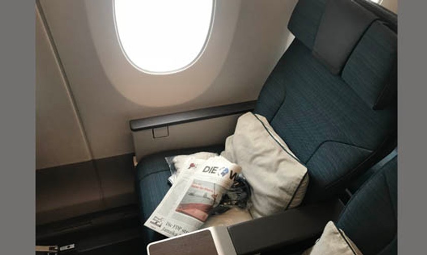Das Interieur in der Premium Economy von Cathay Pacific wirkt sehr großzügig, modern und gestylt.