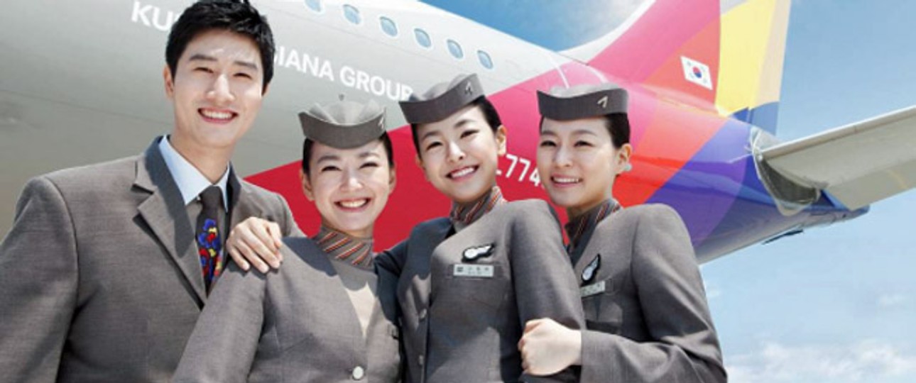 Crew von Asiana: Die Airline streicht Strecken aus ihrem Netz.