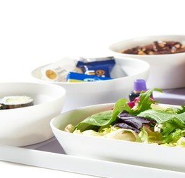 Das neue Economy-Geschirr: Lufthansa beschreibt es als «zeitlos, modern und hochwertig».