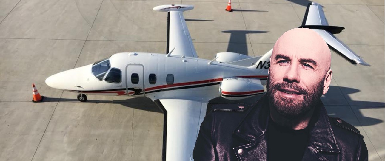 John Travolta fliegt eine Eclipse 500: Der Schauspieler ist begeisterter Pilot.