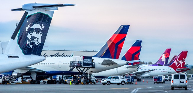 Seattle-Tacoma International Airport: Alaska, Delta, Virgin vereint.