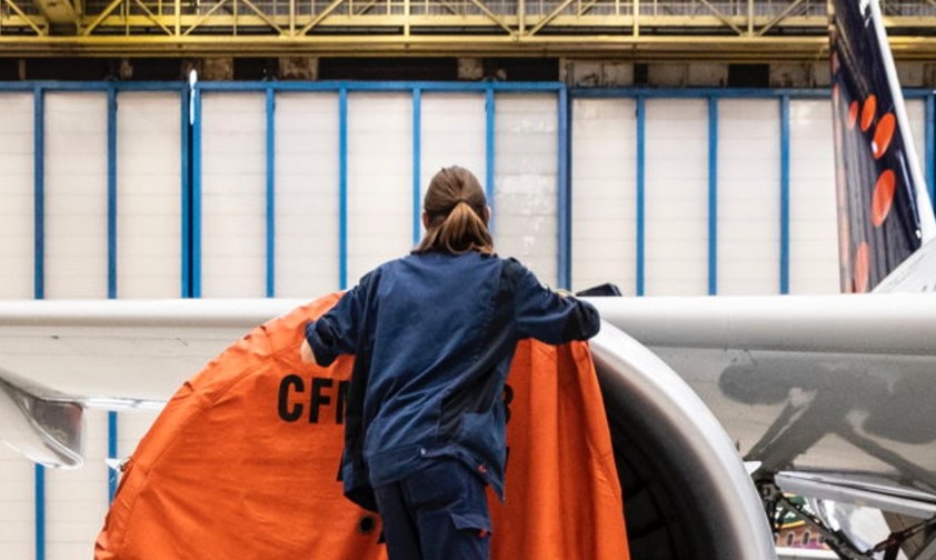 Hangar von Brussels Airlines: Die geparkten FLieger werden wieder startklar gemacht.
