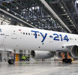 Tu-214 in einer Halle: S7 Airlines steht kurz vor der Bestellung von 100 Exemplaren.