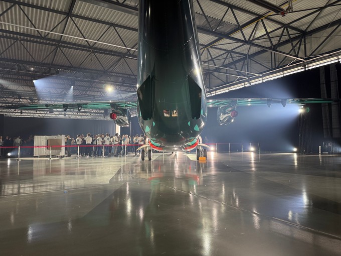 Noch trug das erste Testflugzeug keine Triebwerke.