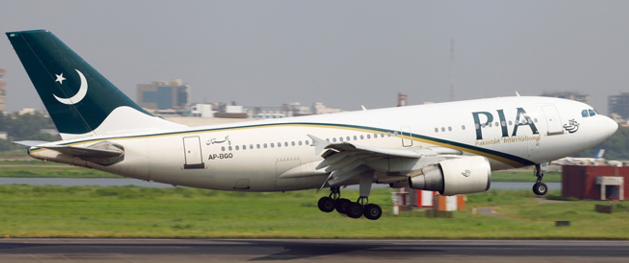 Maschine von Pakistan International Airlines: Der Ex-Chef darf ausreisen.