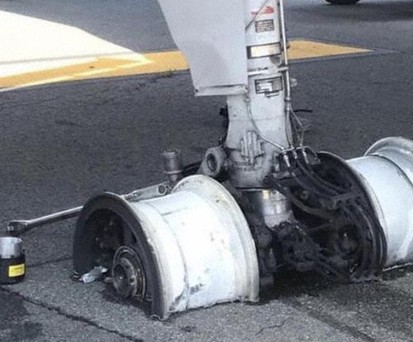 Das kaputte Fahrwerk des Airbus A319: Autsch.