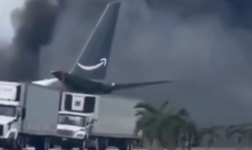 Boeing 767 mit Amazon-Bemalung: Das Flugzeug schoss über eine Straße hinaus, der Flughafen wurde geschlossen. 