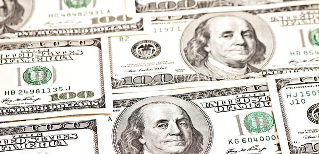 Dollar-Scheine: Irgendjemand vergass viel Geld, sehr viel Geld in einer Boeing 777 von TAAG.