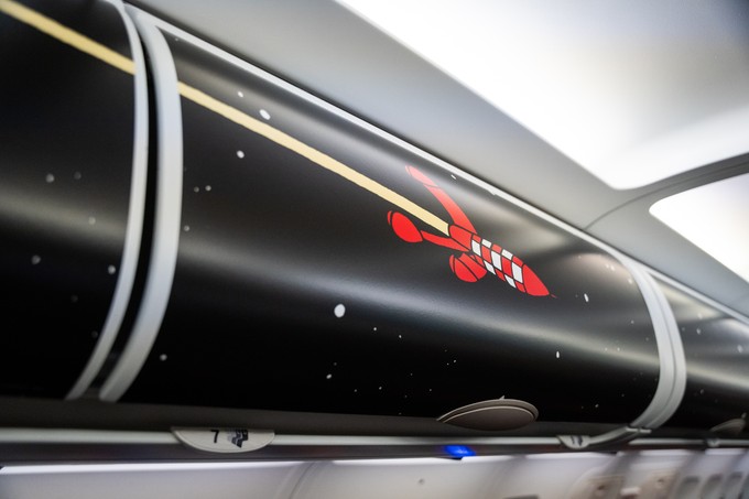 Die Gepäckfächer erzählen auch eine Geschichte.