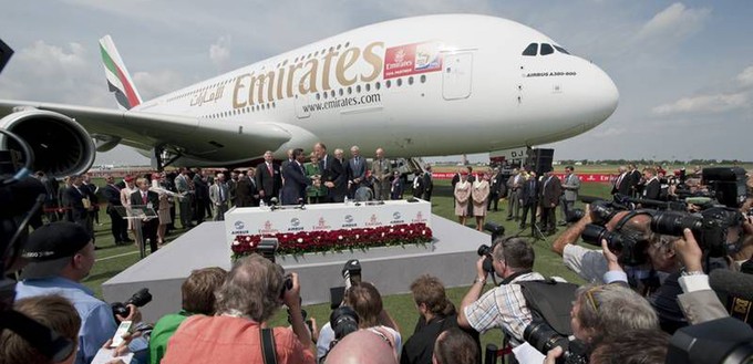 Übergabe eines A380 an Emirates: Die Fluglinie ist der mit Abstand größte Kunde des Modells - und damit auch entscheidend für dessen Schicksal.