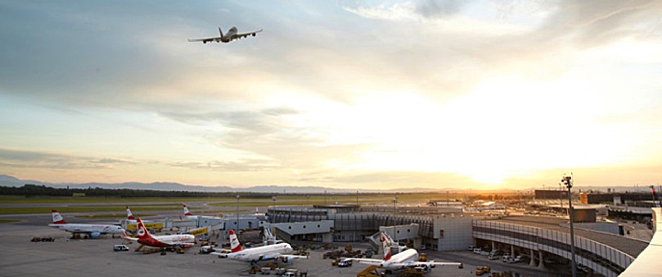 Wien: Am 22. Dezember hatte der Flughafen 24 Millionen Passagiere begrüßt. Nach 23,3 Millionen im Vorjahr ist das auf jeden Fall ein Plus. Die Nummer zwei In Österreich, der Airport Salzburg, hat bisher keine Zahlen veröffentlicht.