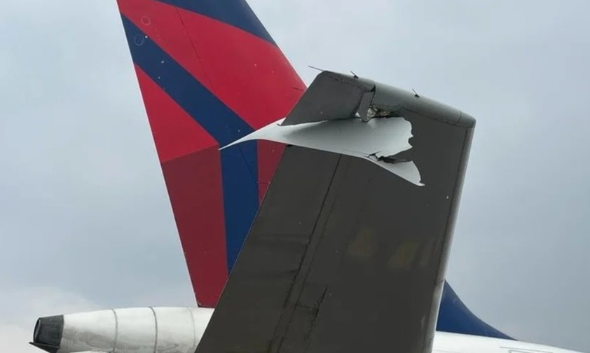 Schaden am Flieger: Menschen wurden zum Glück nicht verletzt.