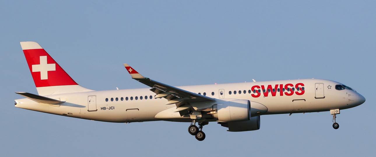 Airbus A220-300 von Swiss: Die Airline beschleunigt den Austausch der Schutzausrüstung.