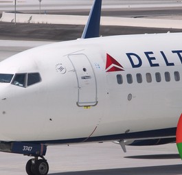 Eine Boeing 737 von Delta Air Lines: Ein Palästina-Pin hat die Fluglinie tagelang beschäftigt.