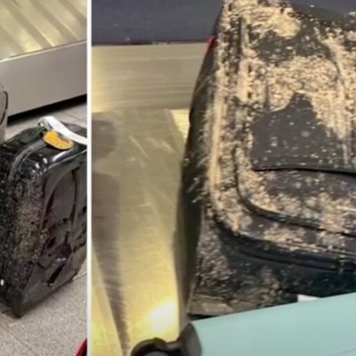 Bilder von Koffern aus dem Virgin-Flug nach New York: Die Gepäckstücke sehen so aus, als seien sie mit menschlichen Ausscheidungen überzogen.