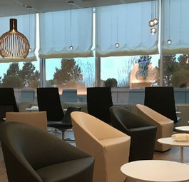 Neuer Loungebereich in Genf: Blick auf die Berge.