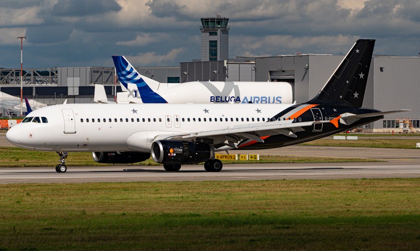 airbus 320 titan airways g powm hamburg finkenwerder