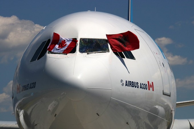 Mit dem Airbus A330: Air Transats Ankunft in Tirana.