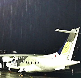 Dornier Do328 von Skywork: Die Airline steht im Regen.
