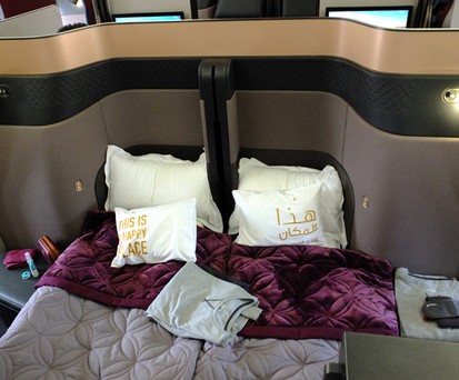 Doch es ist auch Platz für zwei, die zusammen sein wollen - hier in Form von zwei zum Doppelbett umgebauten Sitzen.