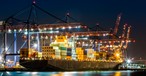 Containerschiff im New Yorker Hafen: Die Kapazitäten sind knapp.