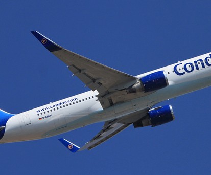 Die D-ABUK, die Condor als letzte Boeing 767 ausmustern wird, hier auf einem Fotos aus der Zeit, als die Airline vorübergehend das Thomas-Cook-Logo auf dem Leitwerk trug. Vor ihrer Zeit bei Condor ...