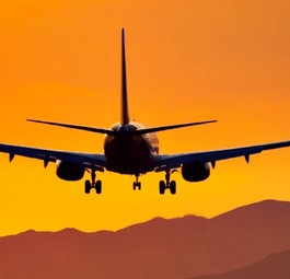 Flugzeug im Sonnenuntergang: Im April soll die neue nordzypriotissche Fluggesellschaft Blue Kyrenia Airlines starten.