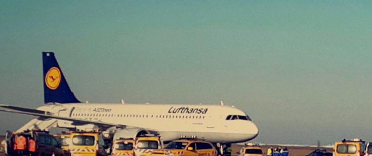 A320 Neo mit dem Kennzeichen D-AINA: Vom Rollweg abgekommen.