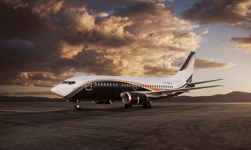 Mit 737 unterwegs: Drei Boeing 737 von Klasjet, und damit die halbe Flotte, fliegen Nationalspieler umher.