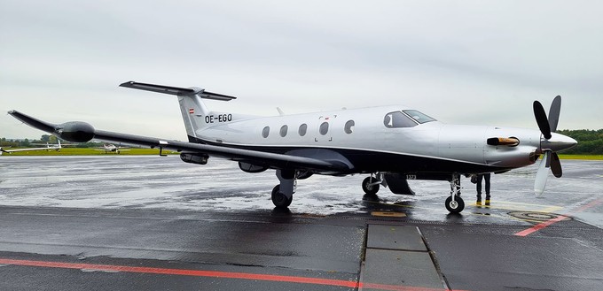 Pilatus PC-12: Das Flugzeug wartet bereits, damit es ohne Unterbrechung weiter gehen kann.