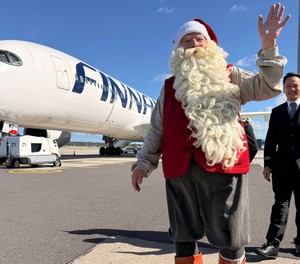 Airbus A350 von Finnair in Melbourne: Der Weihnachtsmann fliegt selbstverständlich mit der finnischen Nationalairline nach Australien.