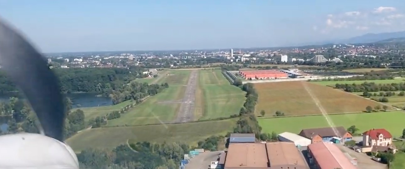 Blick auf die Piste am Sonderlandeplatz Offenburg: Die Zukunft des Platzes ist unklar.