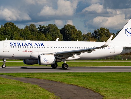 Der Airbus A320 mit der Kennung LY-MAU in Hamburg: Sprang kurzfristig bei Condor ein. 