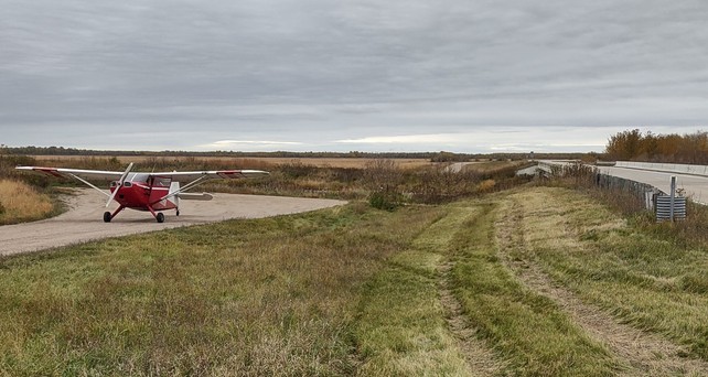 Darrin Smedsmos Stinson 108 nach der Landung: Das Flugzeug wurde beschlagnahmt.