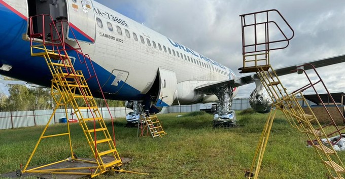 Das Flugzeug wird bis Dezember auseinandergebaut.