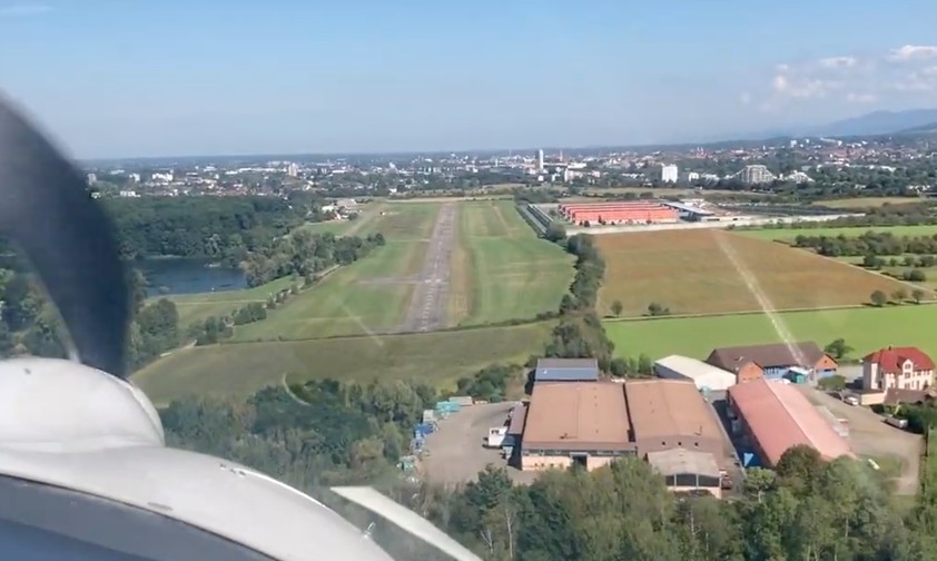 Blick auf die Piste am Sonderlandeplatz Offenburg: Die Zukunft des Platzes ist unklar.