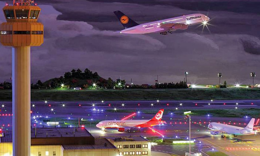 Flughafen Knuffingen: Der Kleinste und Größte seiner Art.