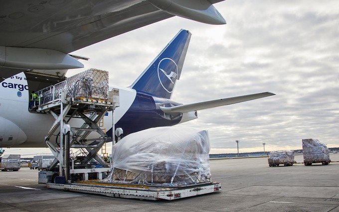 Auf den Rängen 11 bis 15 liegen: 11. Air China: 7416 -  12. Aerologic: 6386 - 13. Lufthansa: 6025 - 14. Singapore Airlines: 5693 - 15. China Airlines: 5285 Frachttonnenkilometer