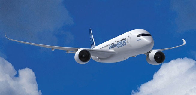 Der A350-800 ist dagegen ein totaler Ladenhüter. Er bietet in einer Standardkonfiguration 280 Leuten Platz und kommt auf eine Reichweite von 15.200 Kilometer.