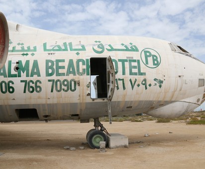 Die Ilyushin Il-76 landete vor mehr als 20 Jahren auf dem zu kleinen Flugplatz in Umm Al Quwain.