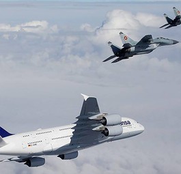 Lufthansa-A380 mit bulgarischer Spezialeskorte