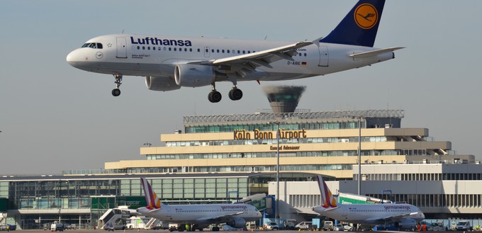 Mit etwas weniger als 840.000 Tonnen Fracht ist auch Köln/Bonn ein kritischer Flughafen. Der Schwellenwert, den ein Airport dafür erreichen muss, ist eine Kapazität von mindesten 750.000 Tonnen Cargo pro Jahr.