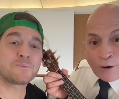 Lufthansa-Purser begeistert Superstar Michael Bublé