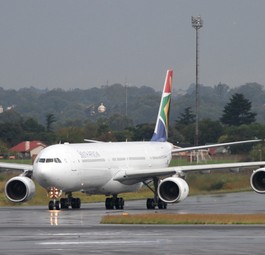 Flugzeug von South African Airways: Die Fluglinie überlebt, aber schrumpft.