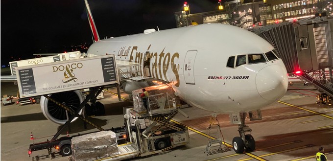 Boeing 777-300ER von Emirates Mitte November 2021 in Düsseldorf: Wir reisten mit dem Jet ...