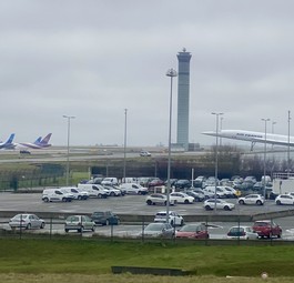 Kontrollturm am Flughafen Paris Charles de Gaulle Airport: Die französische Flugsicherung braucht Veränderung.
