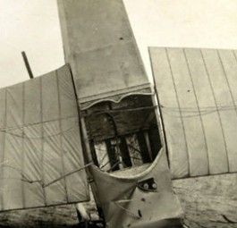 Absturz eines Flieger 1914: Da hätte wohl auch die neue Technik nicht mehr geholfen.