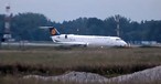 Bombardier-Maschine der Lufthansa Cityline: Musste auf der unfertigen Poste abheben.