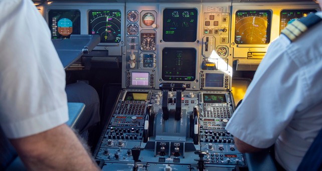 Zwei Piloten im Cockpit: Powernaps sind in Europa unter Auflagen erlaubt. In den USA nicht.