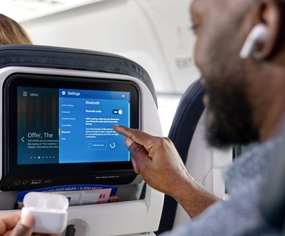 Reisender bei United mit Kopfhörern: So soll es sein. 